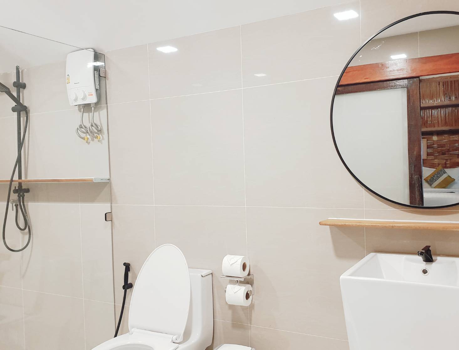 Nangyuan room D4 bathroom