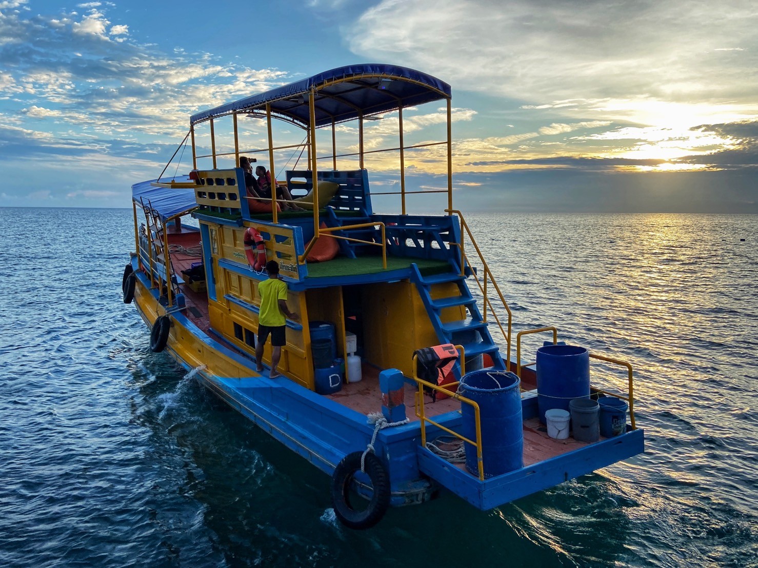 Duck n Dive wooden boat going out for diving