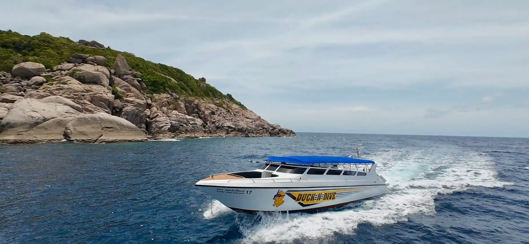 Duck n Dive Speedboat leaving Nangyuan